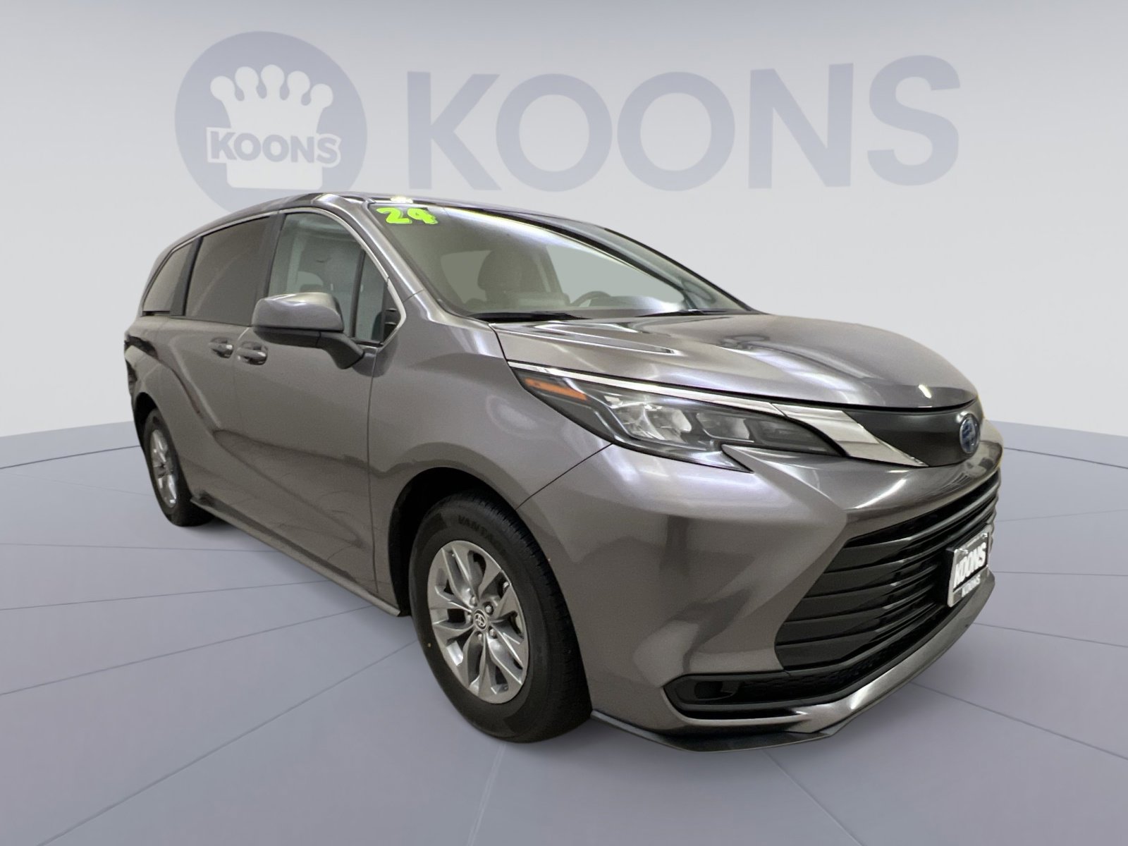 Used 2024 Toyota Sienna LE image 8