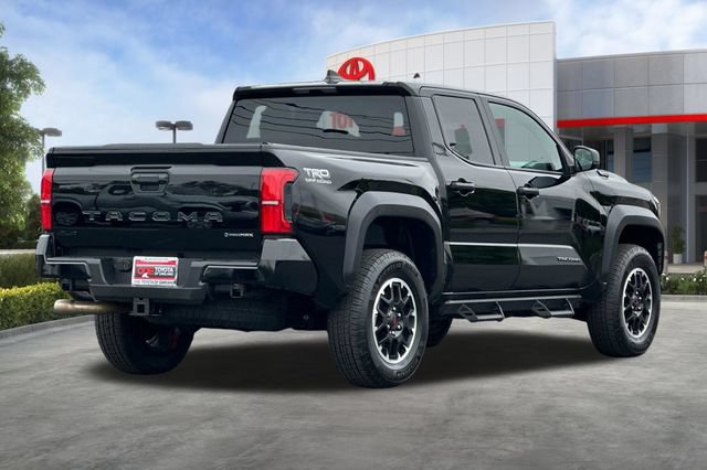 Certified 2025 Toyota Tacoma TRD Off-Road AWD/4WD image 5