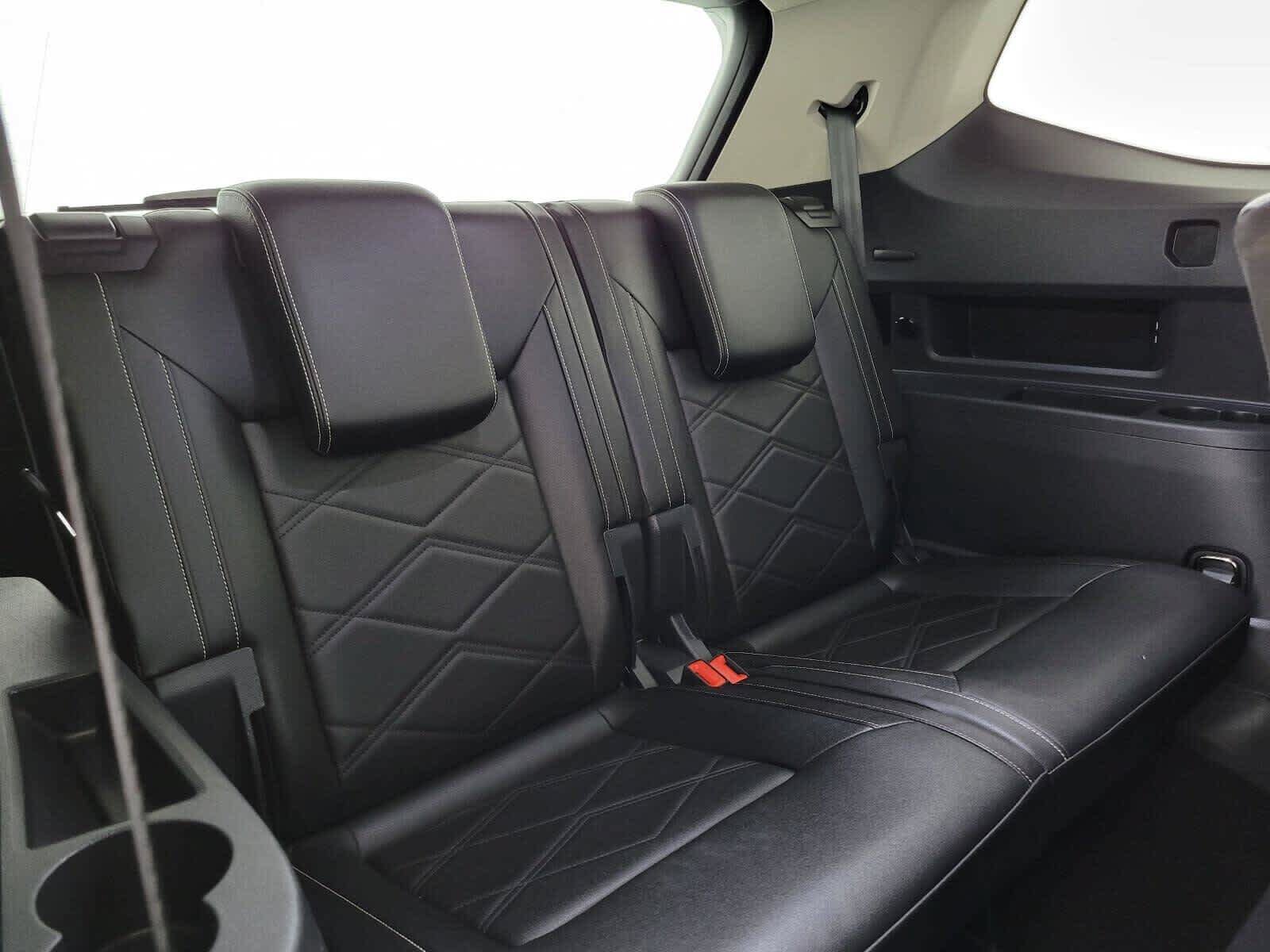 Used 2025 Volkswagen Atlas SE AWD/4WD image 13
