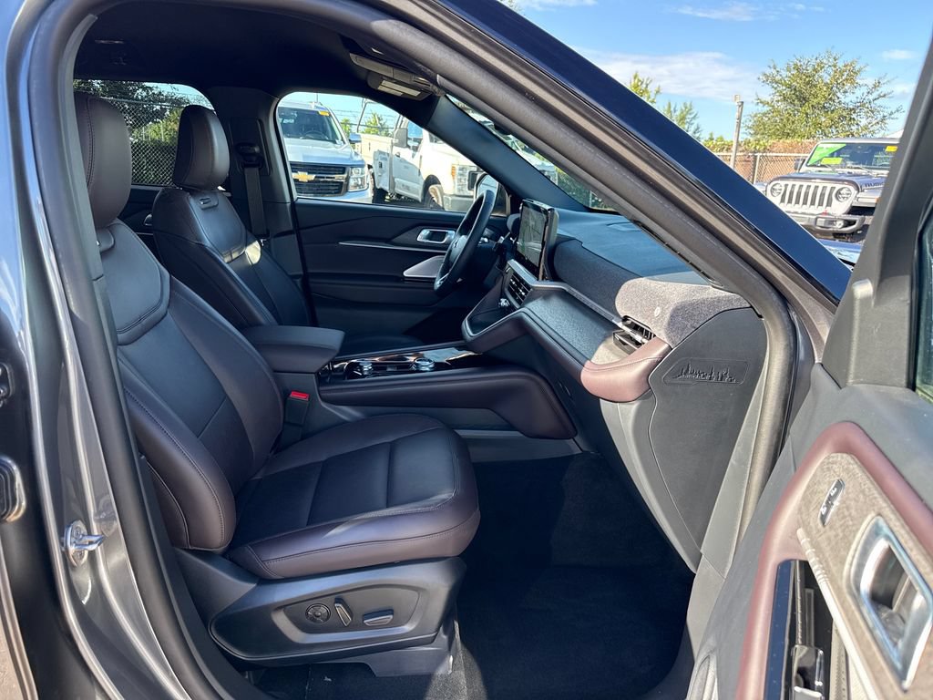Used 2026 Ford Explorer Platinum RWD image 27
