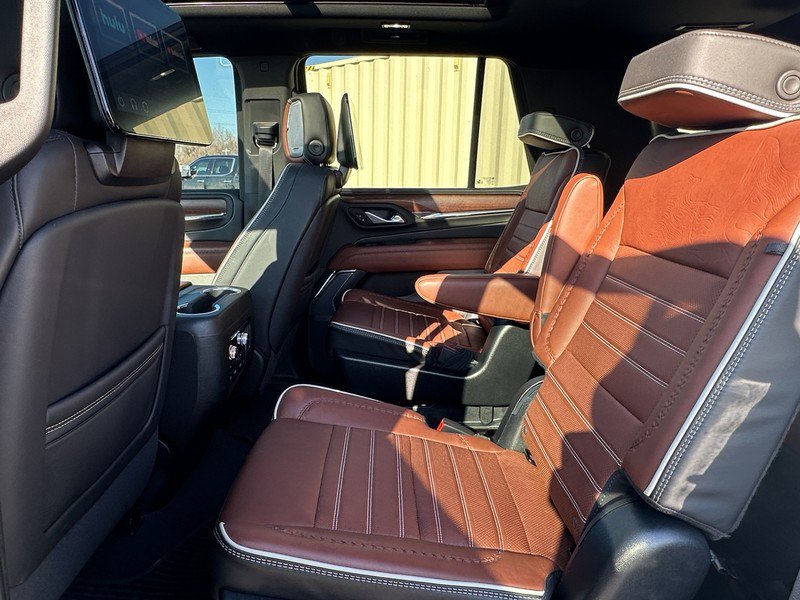 Used 2023 GMC Yukon Denali Ultimate image 10
