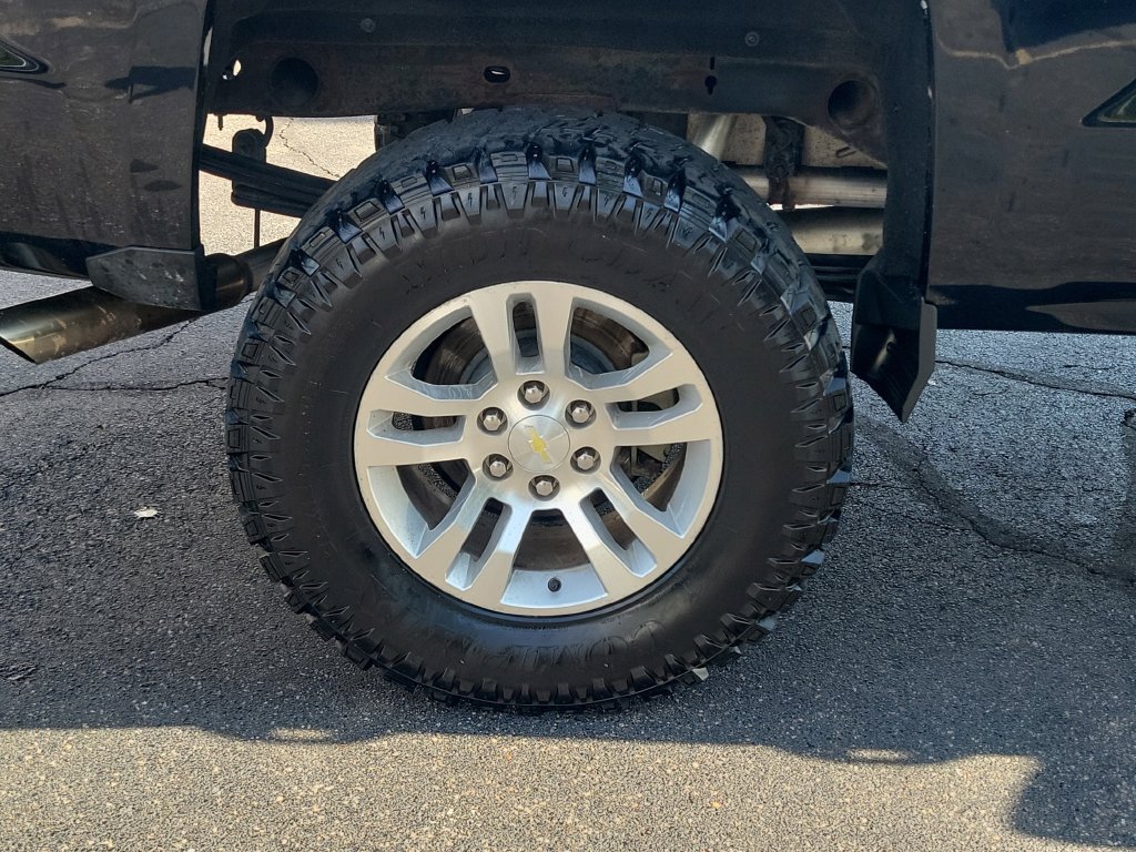 Used 2018 Chevrolet Silverado 1500 LT w/ Redline Edition AWD/4WD image 8