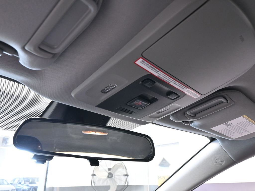 Used 2020 Toyota Camry SE image 21