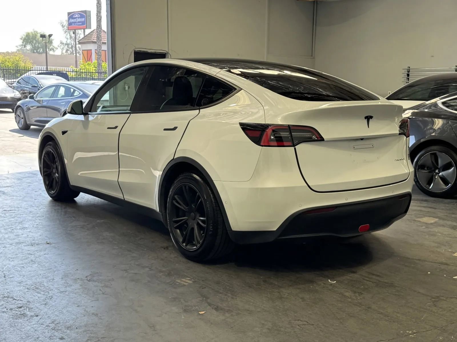 Used 2021 Tesla Model Y Long Range image 2