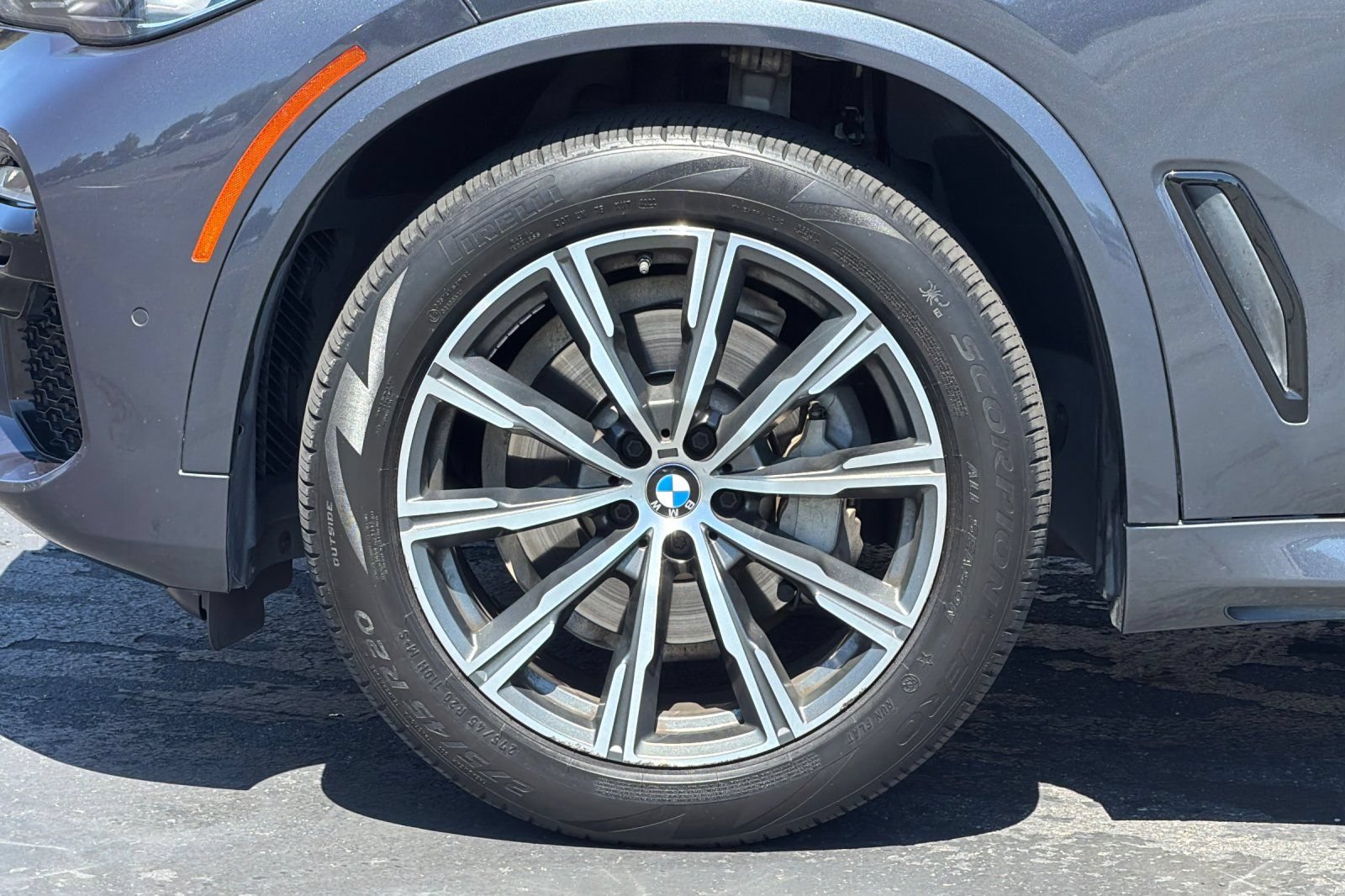 Used 2019 BMW X5 xDrive40i w/ M Sport Package AWD/4WD image 47
