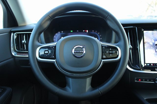 Used 2025 Volvo V60 B5 Cross Country Plus image 24