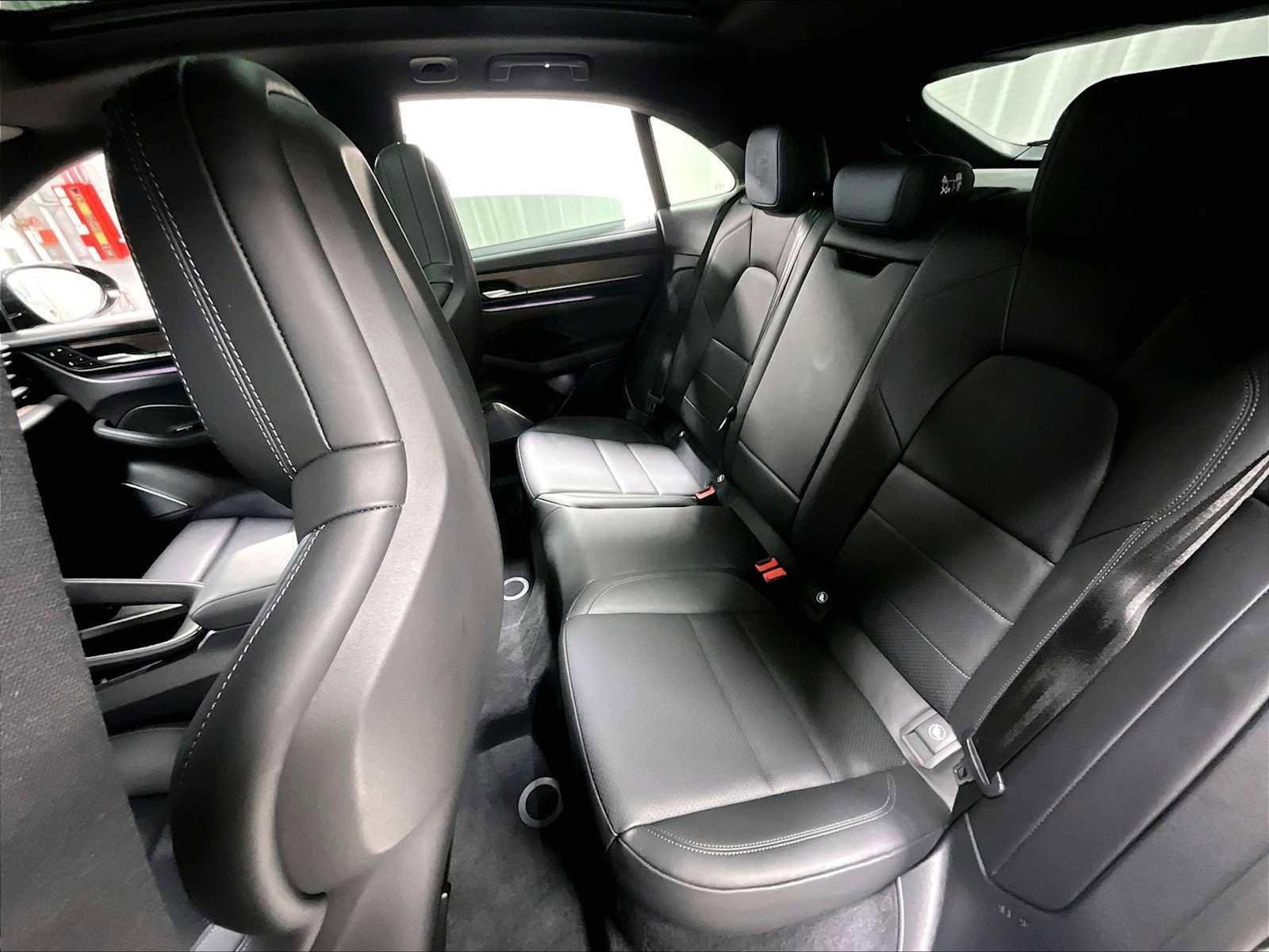 Used 2025 Porsche Macan 4S Electric image 31