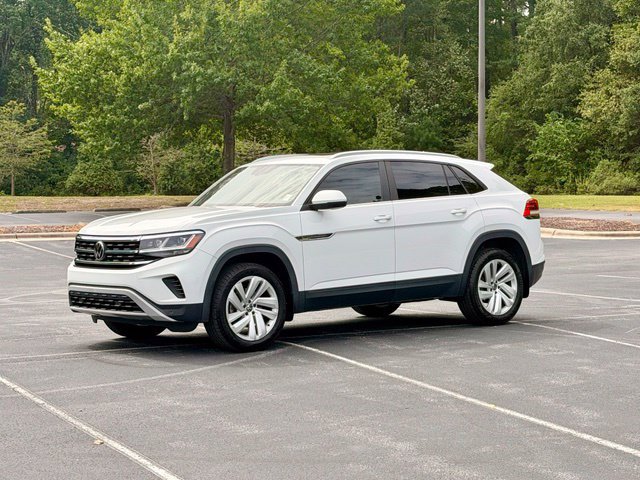 Used 2020 Volkswagen Atlas Cross Sport SE w/ Panoramic Sunroof Package FWD image 2