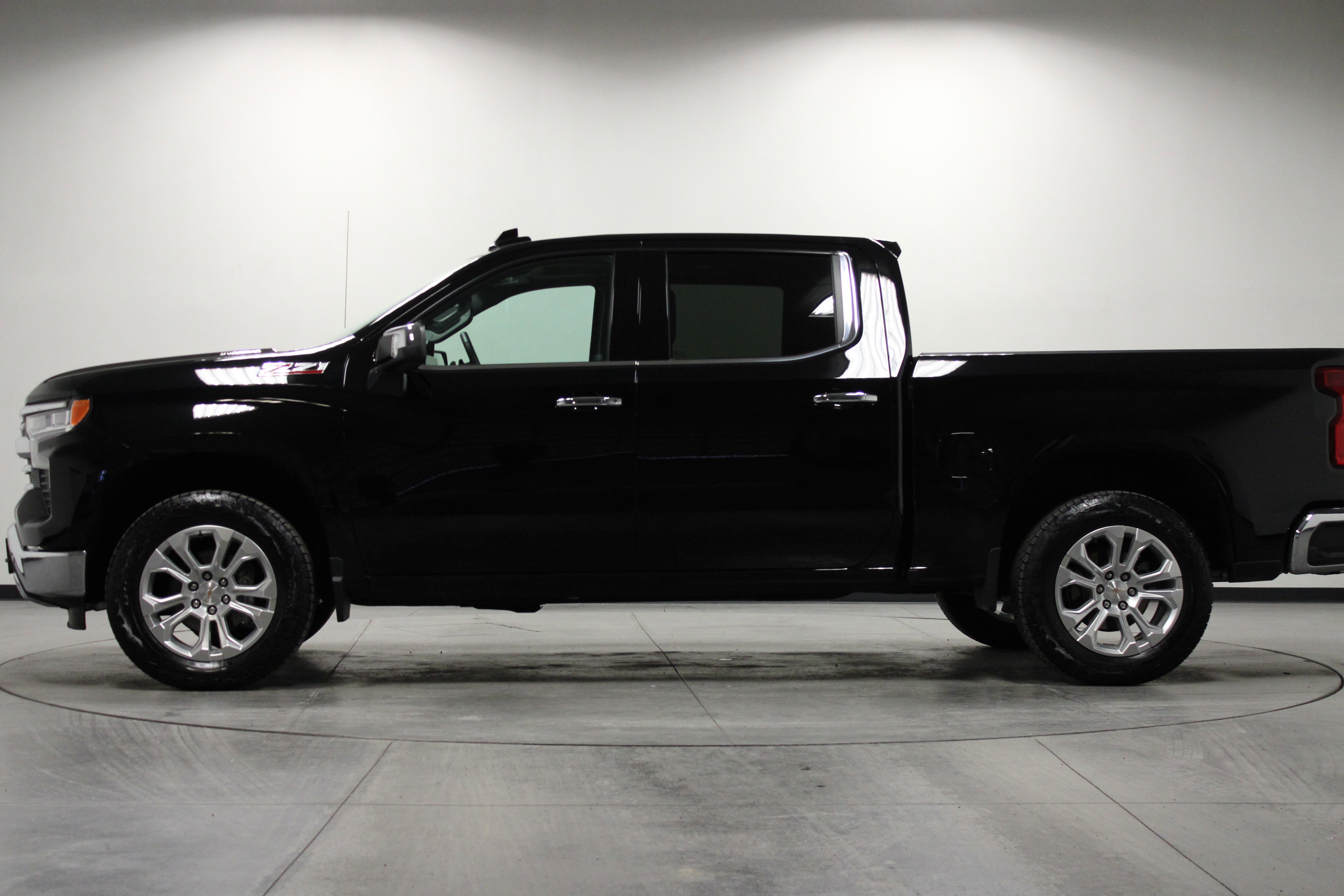 Used 2024 Chevrolet Silverado 1500 LTZ w/ LTZ Premium Package image 7