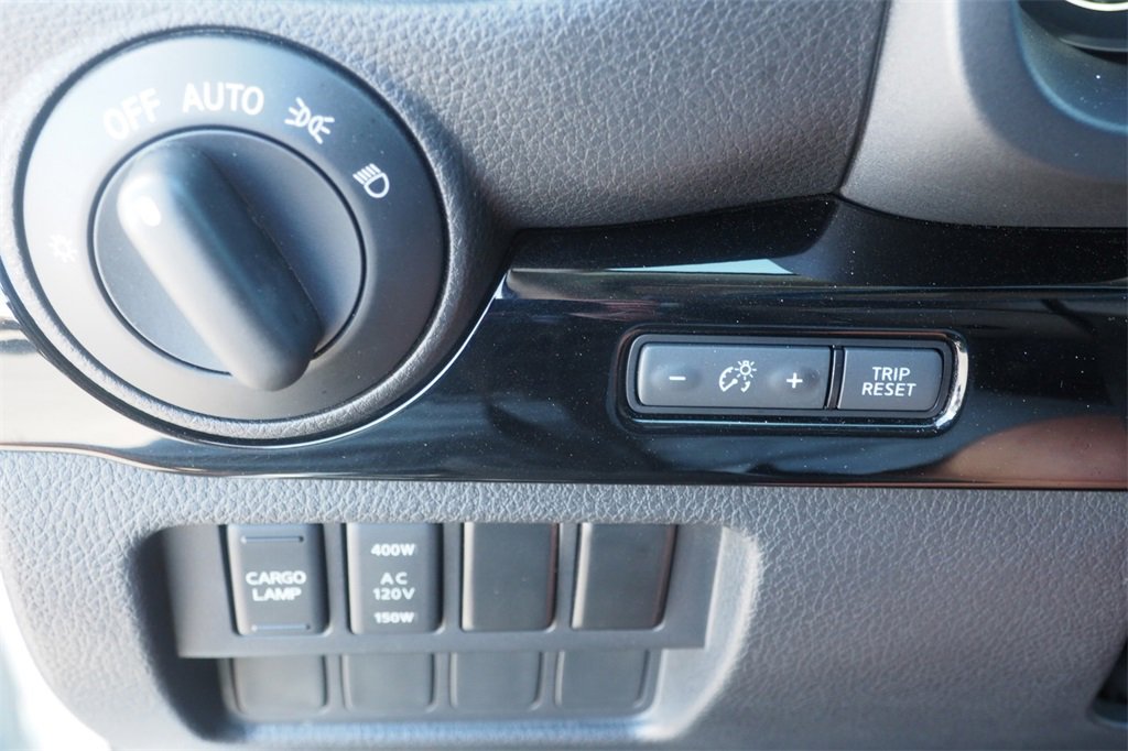 Used 2023 Nissan Titan SV w/ SV Convenience Package image 16