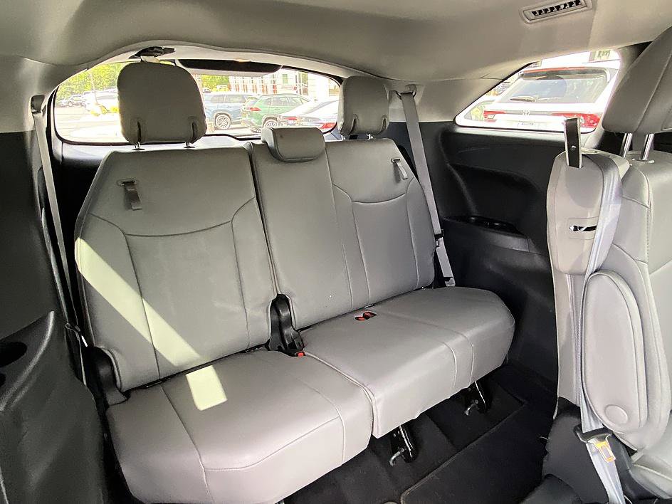 Certified 2025 Toyota Sienna XLE FWD image 19
