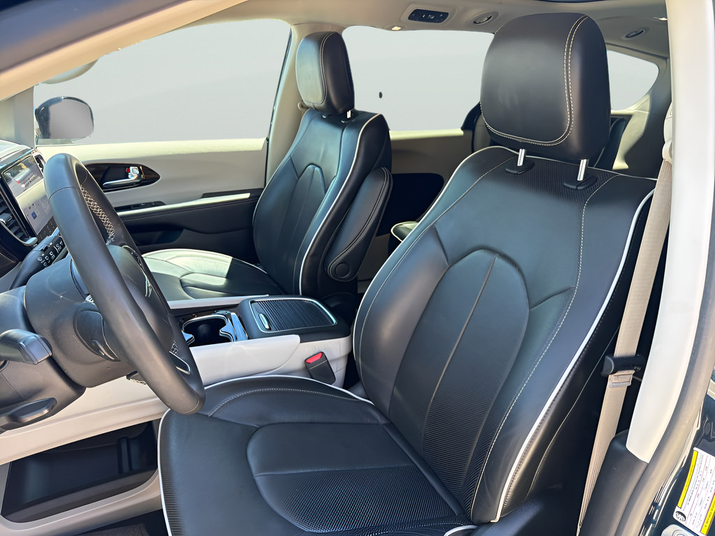 Used 2023 Chrysler Pacifica Limited FWD image 24