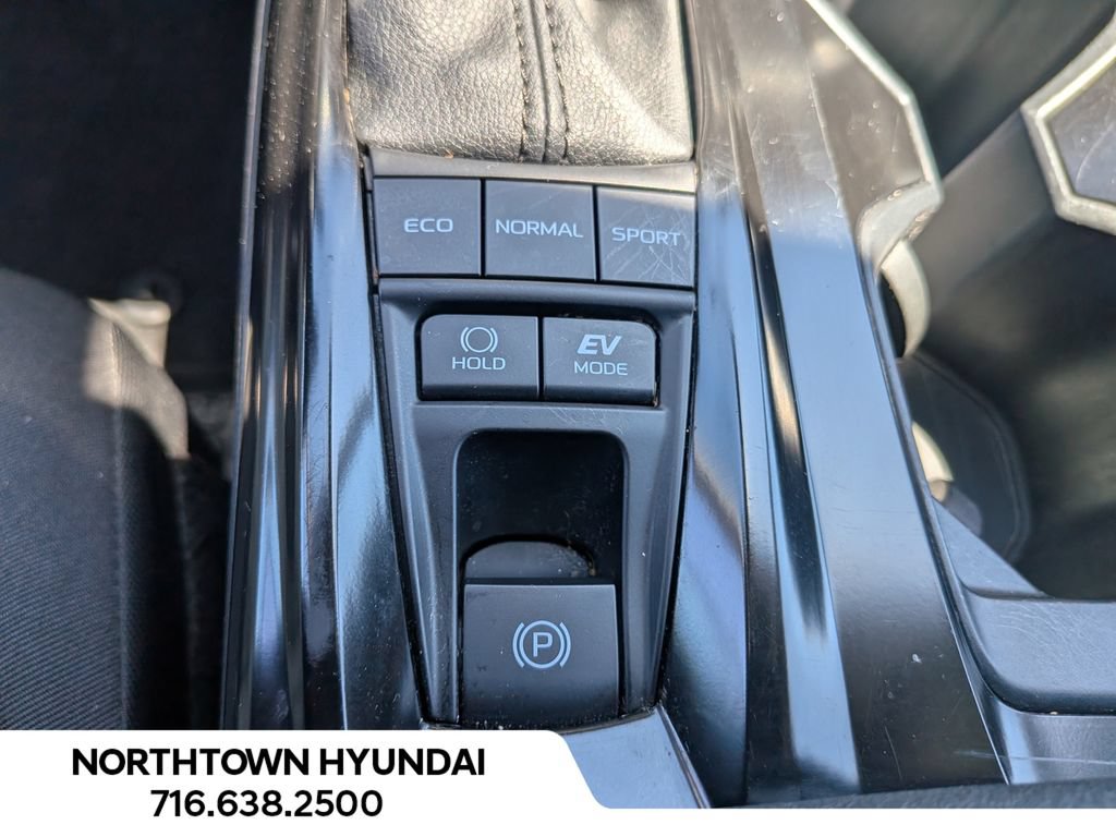 Used 2025 Toyota Camry LE AWD/4WD image 15