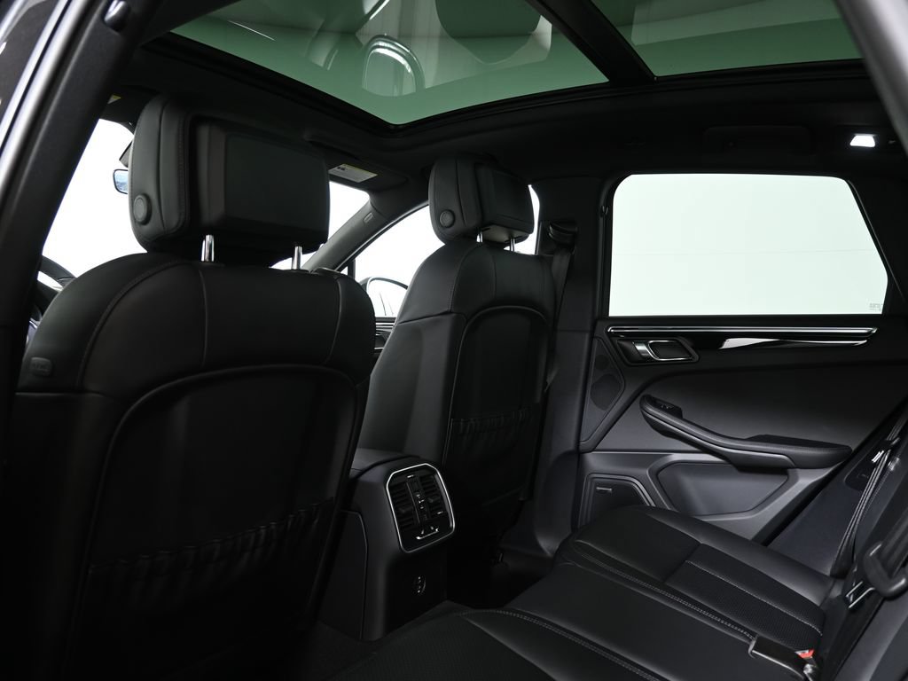 Used 2026 Porsche Macan AWD/4WD image 37