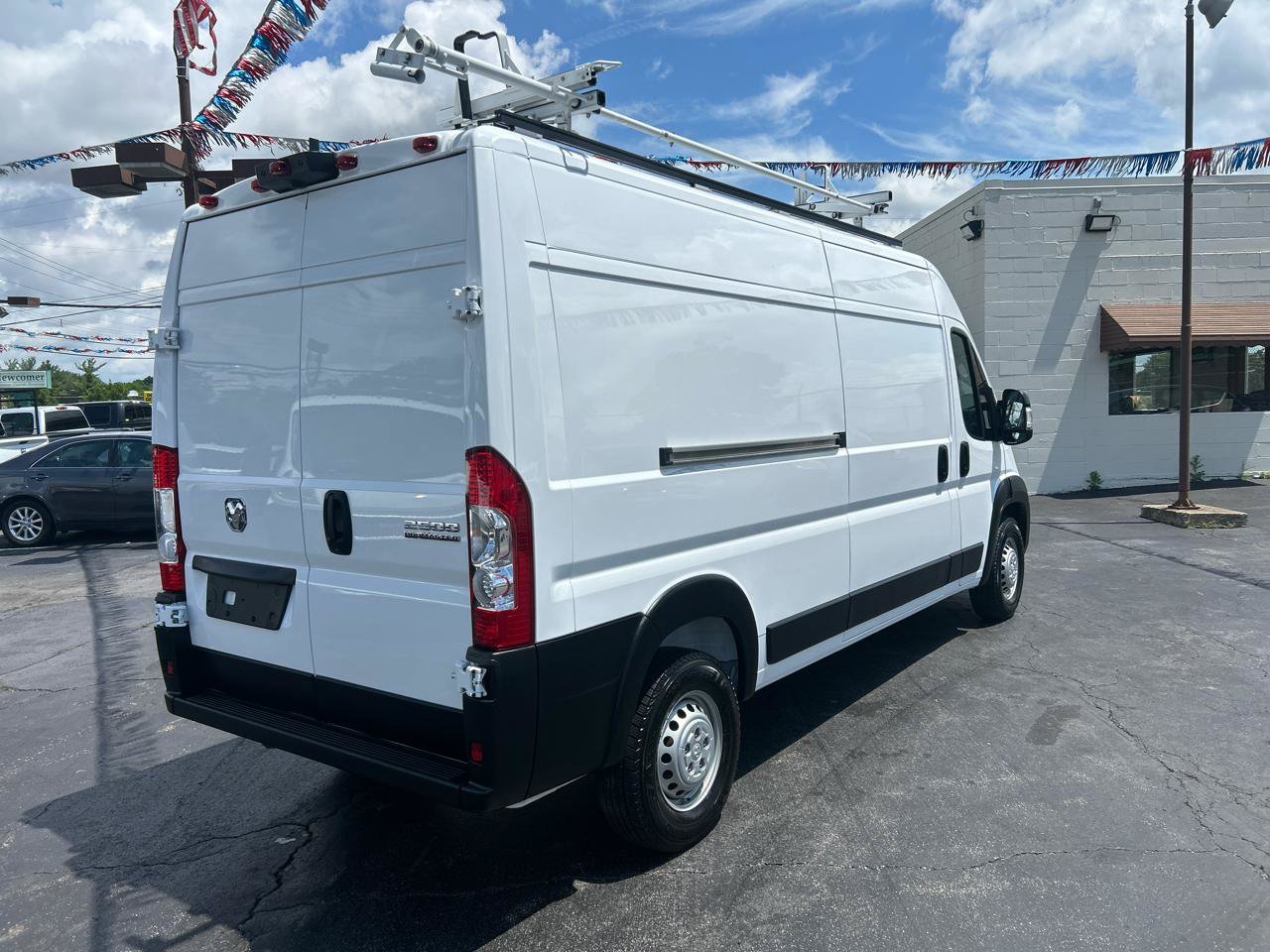 Used 2024 RAM ProMaster 2500 w/ Convenience Group FWD image 5