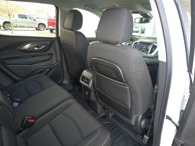 Used 2024 GMC Terrain SLE w/ Elevation Edition image 11