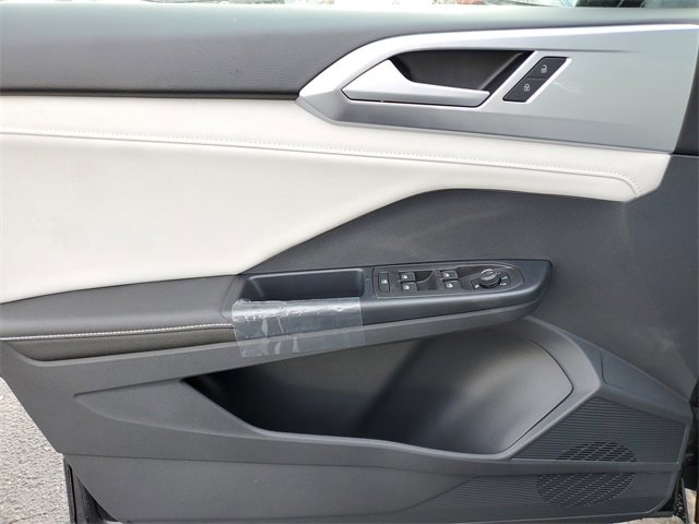 New 2026 Volkswagen Taos SE image 18