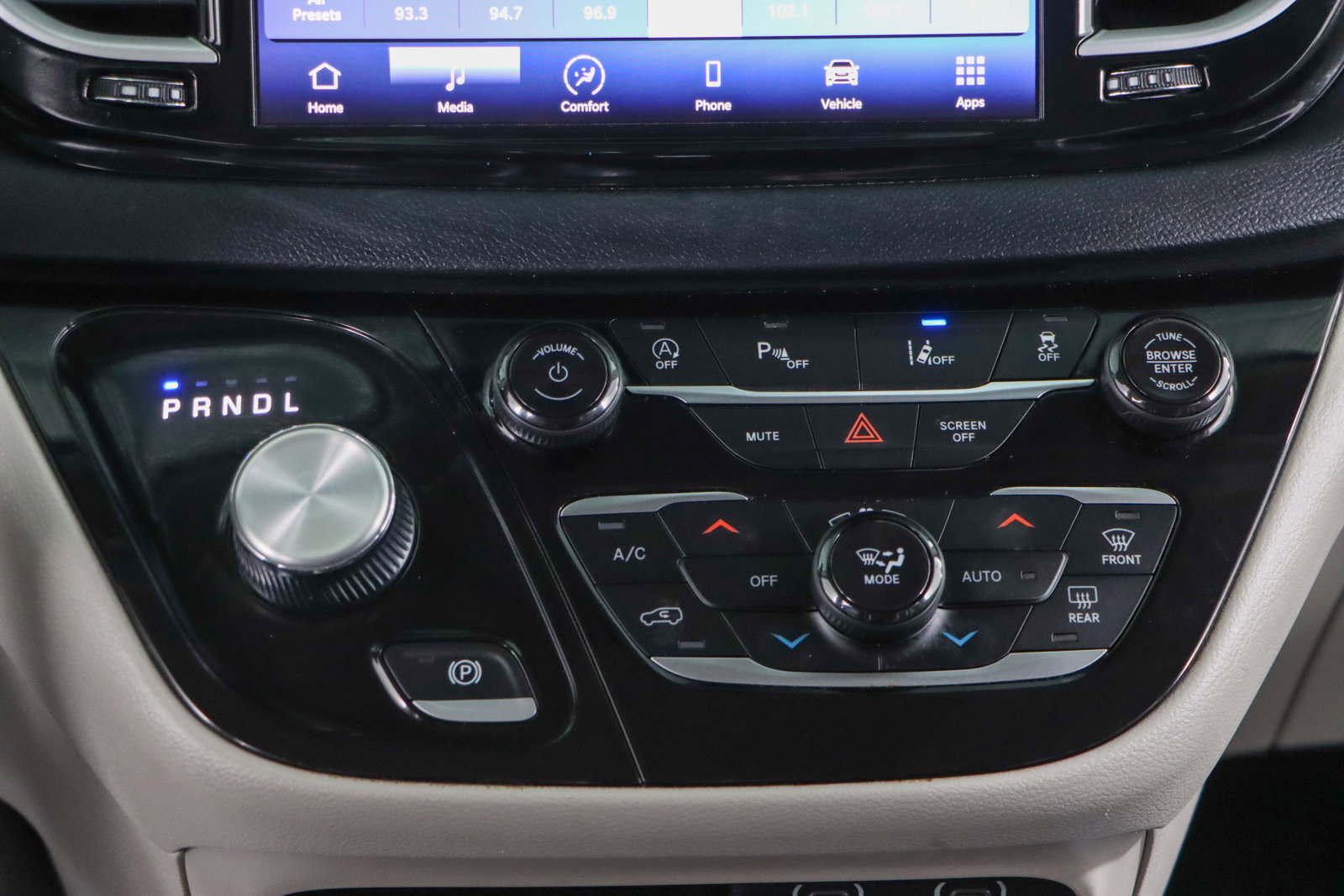 Used 2023 Chrysler Pacifica Touring-L FWD image 20