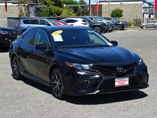 Certified 2021 Toyota Camry SE FWD image 2