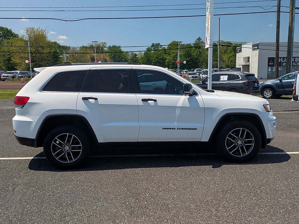 Used 2017 Jeep Grand Cherokee Limited AWD/4WD image 4