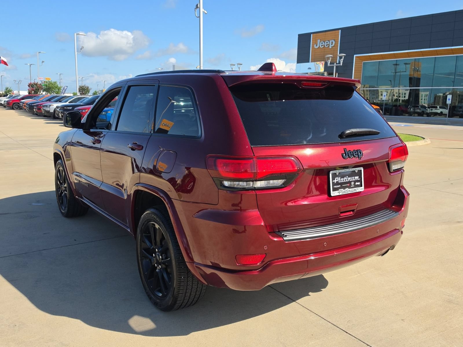 Used 2020 Jeep Grand Cherokee Altitude RWD image 3