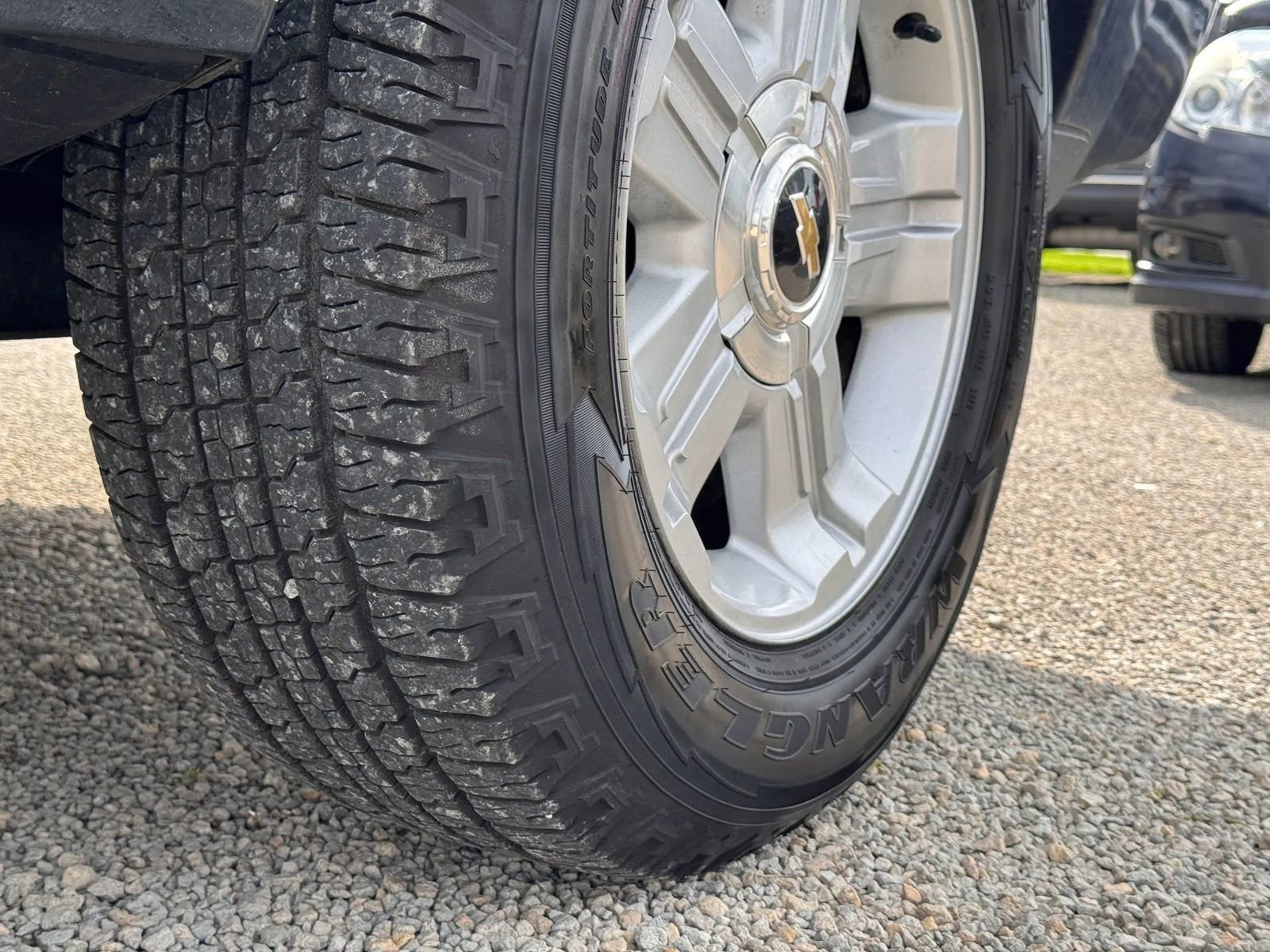 Used 2013 Chevrolet Avalanche LT AWD/4WD image 17