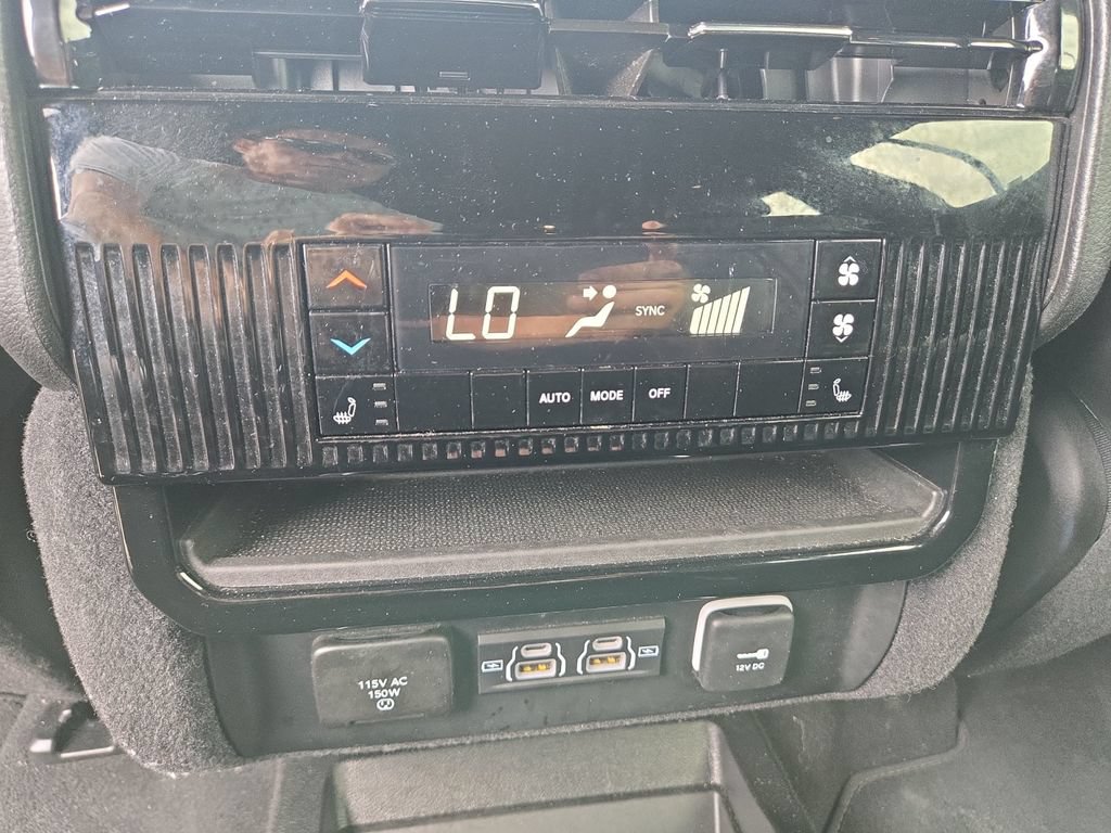 Used 2024 Jeep Wagoneer Series II AWD/4WD image 39