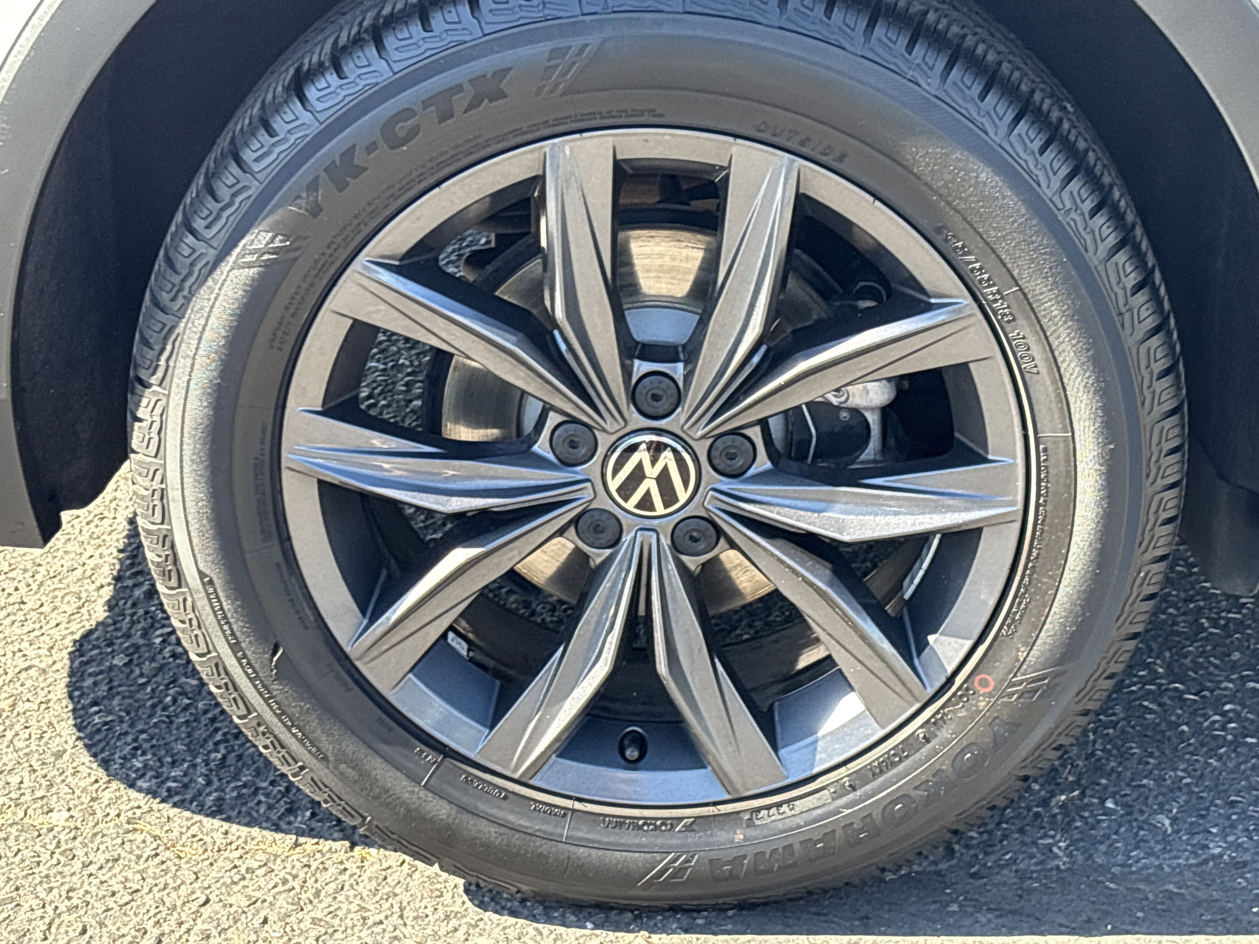 Used 2022 Volkswagen Tiguan SE w/ Panoramic Sunroof Package image 7