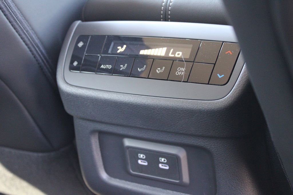 New 2026 Nissan Pathfinder SL image 19