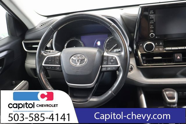 Used 2022 Toyota Highlander XLE AWD/4WD image 15