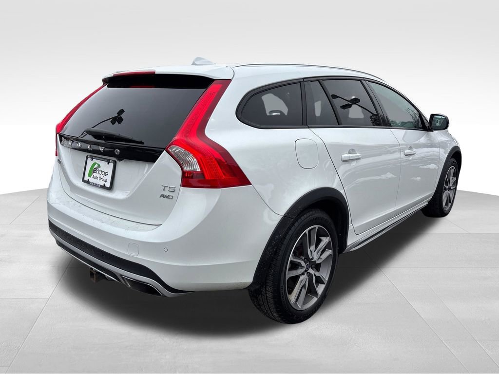 Used 2018 Volvo V60 T5 Cross Country w/ Convenience Package image 8
