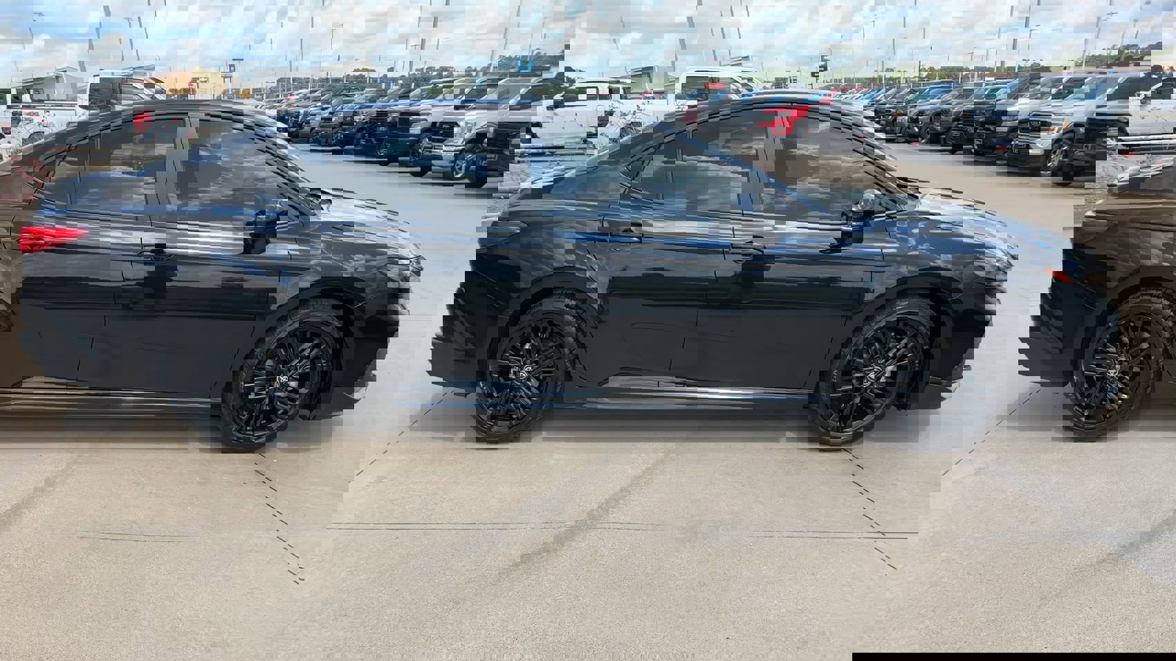 Used 2025 Toyota Camry SE image 2