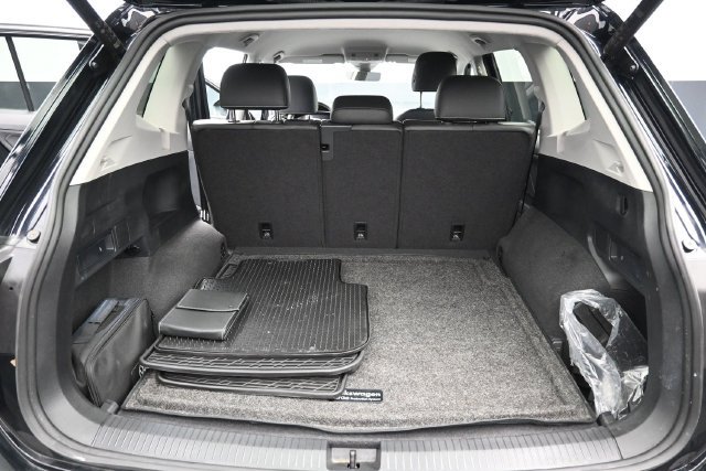 Used 2024 Volkswagen Tiguan SE AWD/4WD image 30
