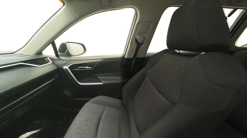 Certified 2019 Toyota RAV4 XLE w/ Convenience Package AWD/4WD image 29