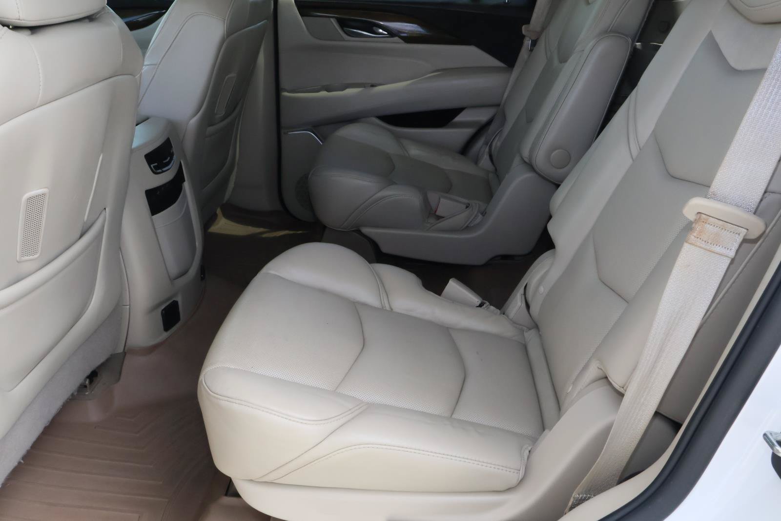 Used 2019 Cadillac Escalade Premium Luxury w/ LPO, Radiant Package RWD image 23