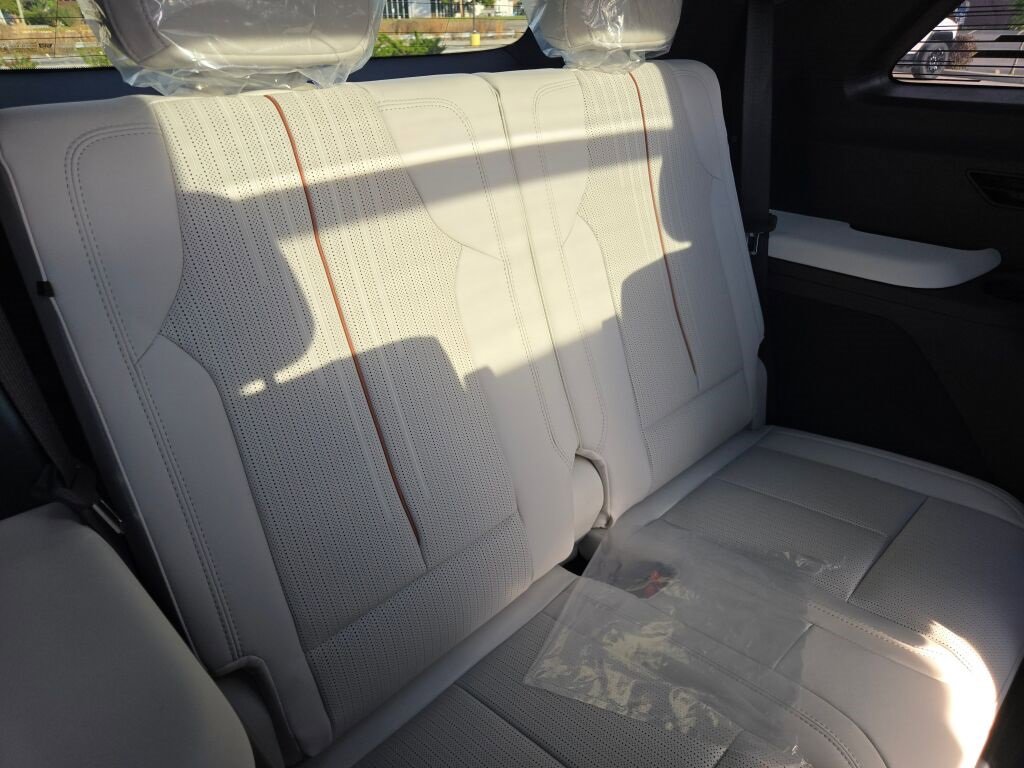 New 2026 Cadillac Vistiq Sport w/ LPO, Floor Liner Package image 12