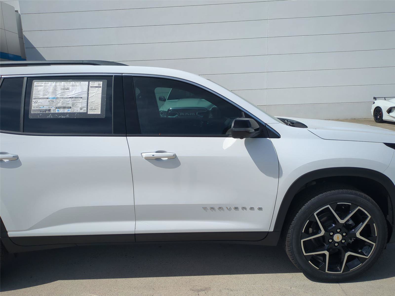 New 2026 Chevrolet Traverse LT w/ Driver Confidence Package FWD image 14