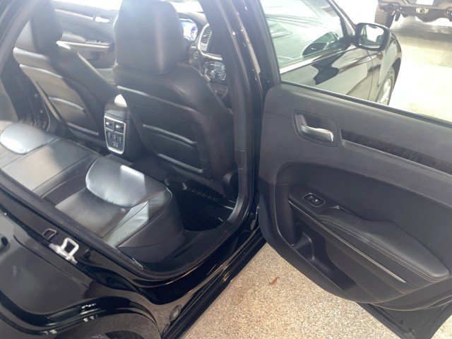 Used 2017 Chrysler 300 C image 16