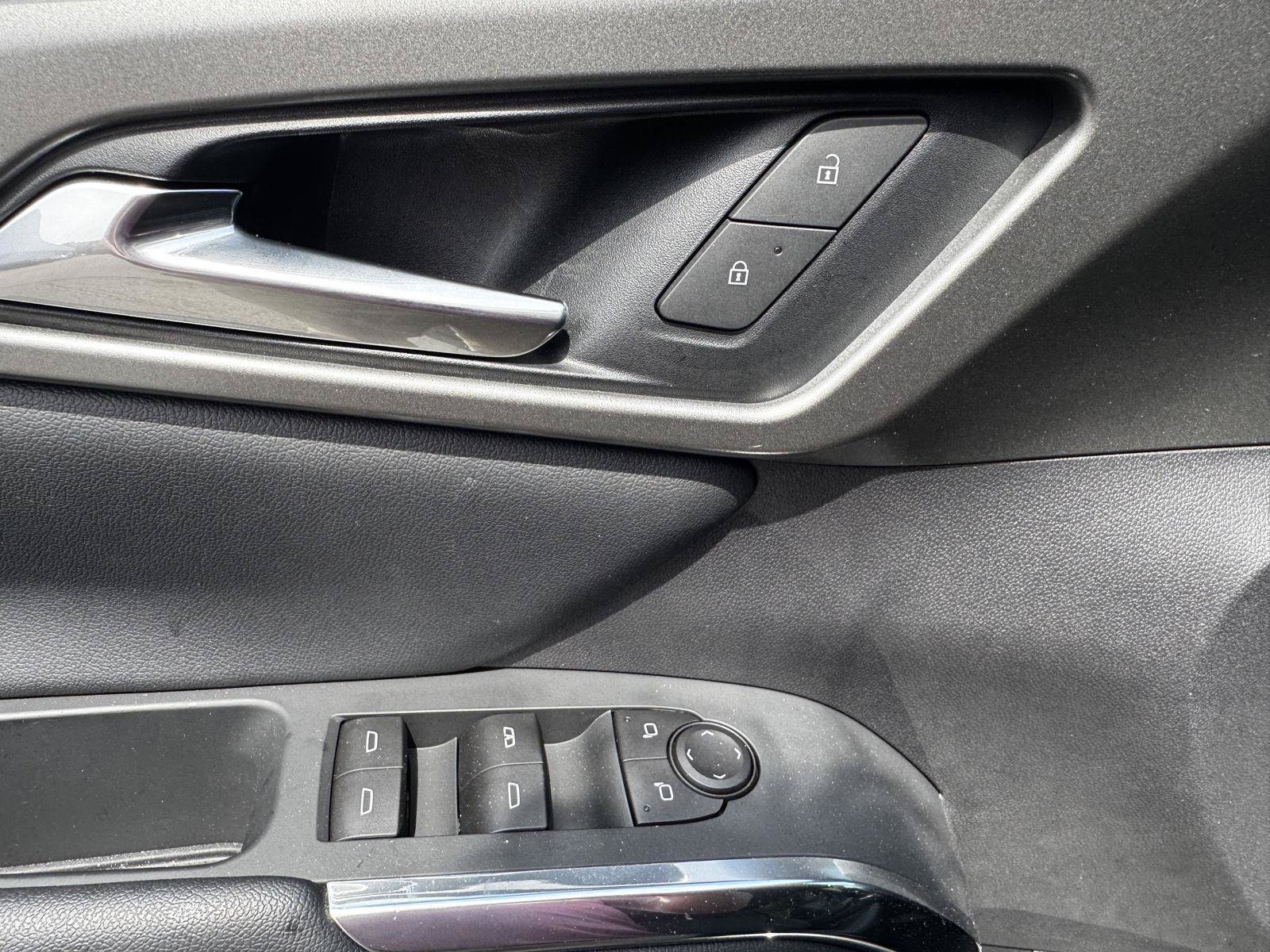 Used 2026 Chevrolet Traverse LT w/ Midnight/Sport Edition FWD image 14