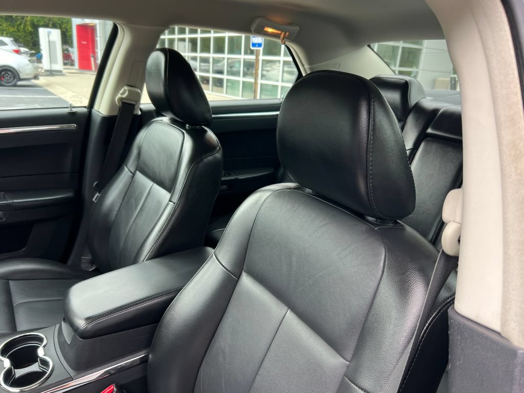 Used 2010 Chrysler 300 Touring RWD image 9