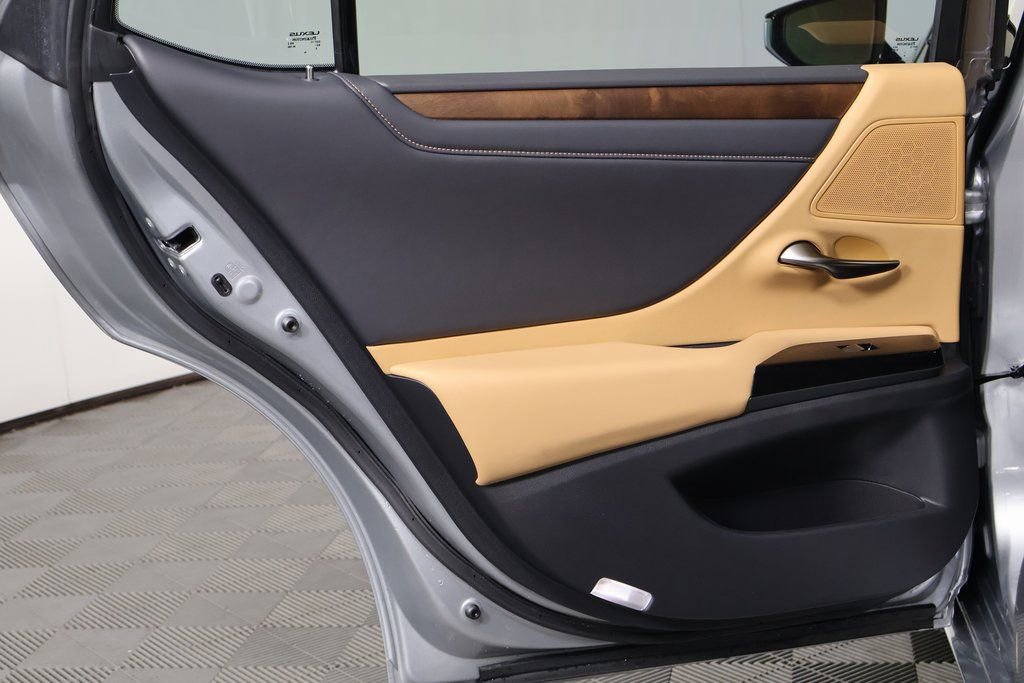 Used 2024 Lexus ES 300h w/ Premium Package image 13