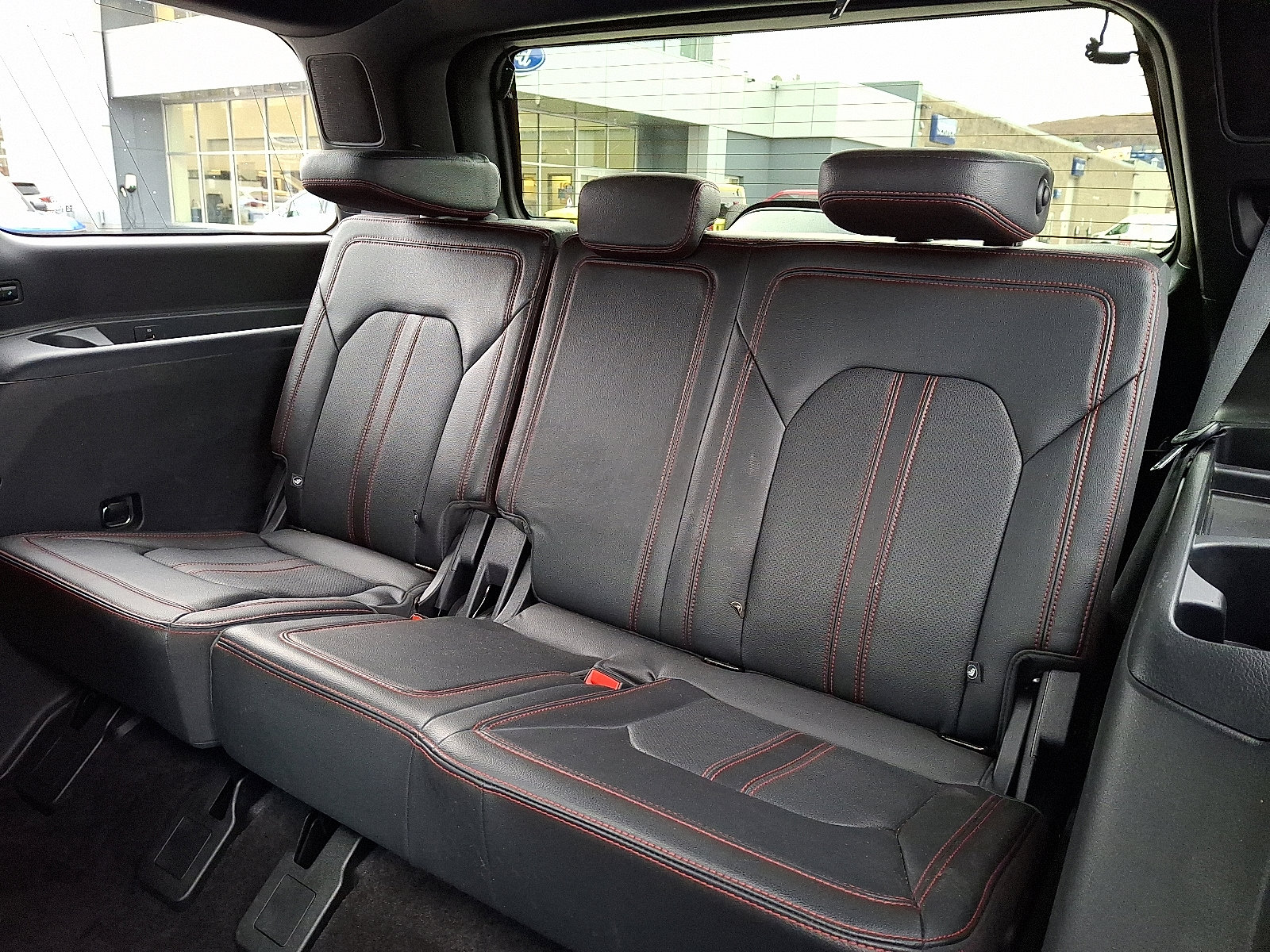 Used 2022 Ford Expedition Limited image 10