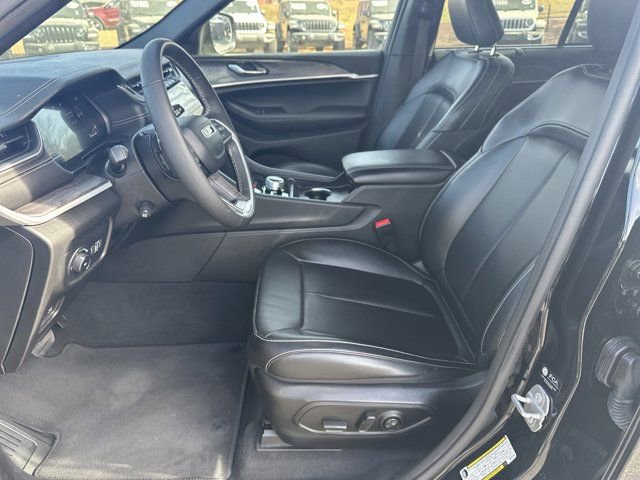 Used 2024 Jeep Grand Cherokee Limited w/ Luxury Tech Group II image 10