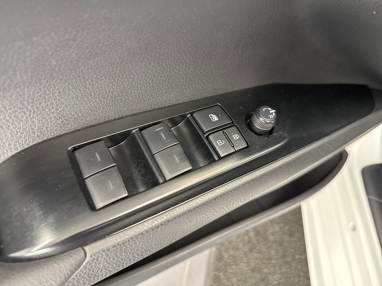 Used 2025 Toyota Camry SE w/ Convenience Package image 35