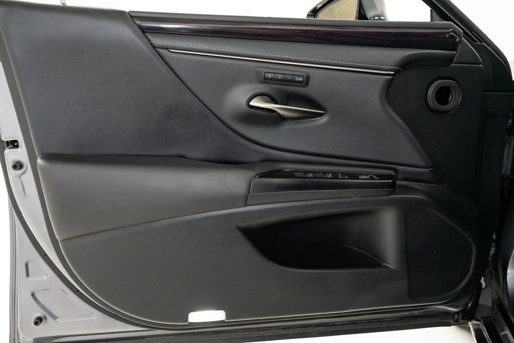 Used 2020 Lexus ES 300h 300h w/ Premium Package image 9