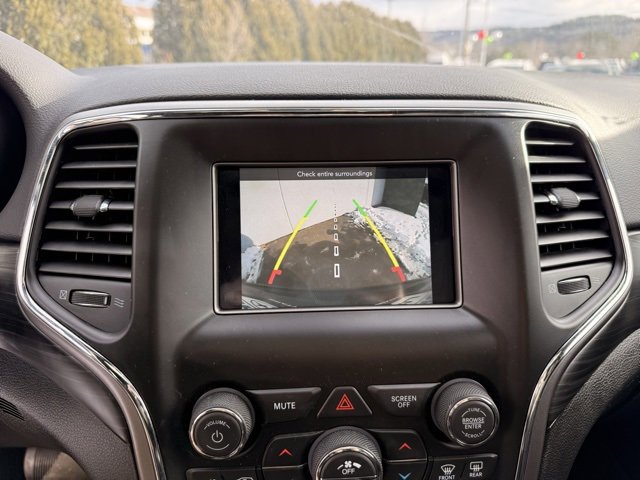 Used 2020 Jeep Grand Cherokee Laredo image 23