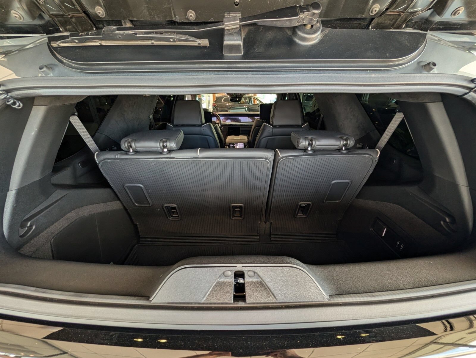 Certified 2025 Cadillac Escalade V AWD/4WD image 39
