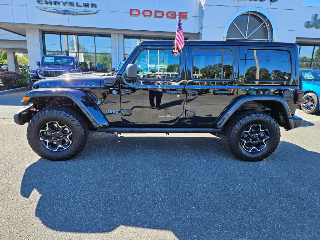 Used 2023 Jeep Wrangler Unlimited Rubicon 4xe w/ Cold Weather Group AWD/4WD image 2
