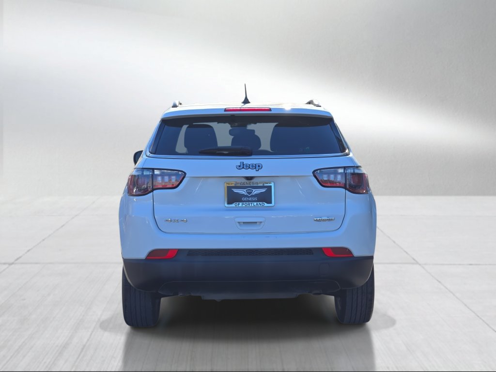 Used 2025 Jeep Compass Latitude AWD/4WD image 4
