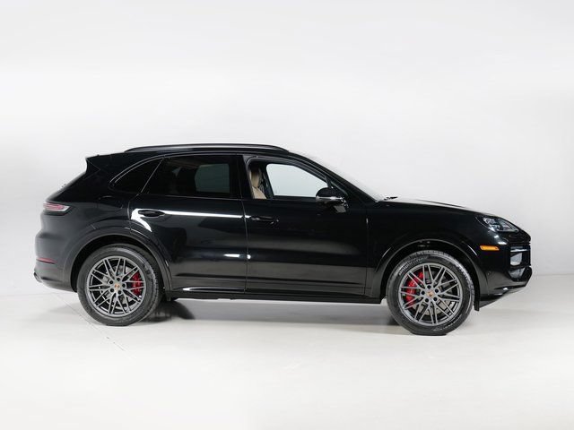 New 2026 Porsche Cayenne GTS AWD/4WD image 8